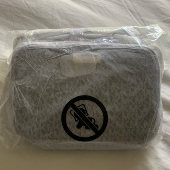 NWT Michael Kors Signature Crossbody Bag - Picture 5 of 5